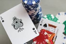 Roda jackpot Mini di Mega Moolah menunjukkan hadiah dengan nilai paling rendah